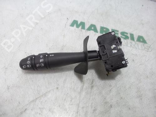 Used Steering column stalk RENAULT CLIO II (BB_, CB_) 1.4 16V (B/CB0P, BB13) (98 hp) 31490249