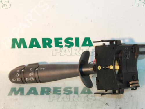 Used Steering column stalk RENAULT ESPACE IV (JK0/1_) 3.0 dCi (JK0J, JK0V) (177 hp) 31472670