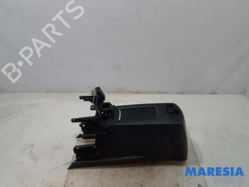 Console centrale PEUGEOT 5008 (0U_, 0E_) 1.6 16V (156 hp) 31393784