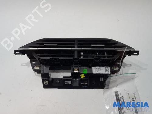 Used Air vent Air vent PEUGEOT 2008 II (UD_, US_, UY_, UJ_, UR_, UC_) e-2008 (UKZKXZ) (136 hp) 31471581 31471581