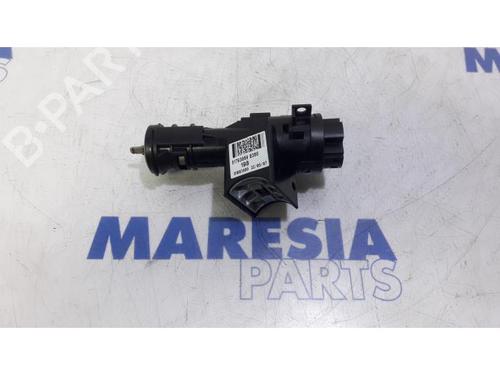 Used Ignition barrel FIAT BRAVO II (198_) 1.4 (198AXA1B) (90 hp) 31396064