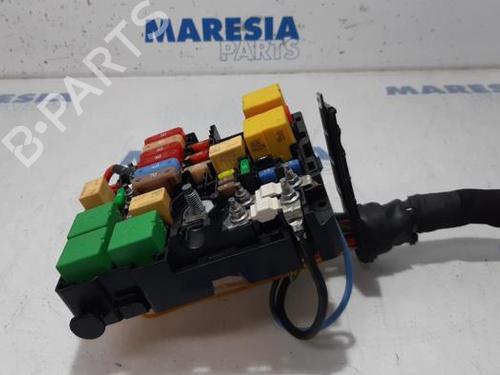 Used Fuse box PEUGEOT 308 II (LB_, LP_, LW_, LH_, L3_) 1.6 HDi 100 (99 hp) 31447025