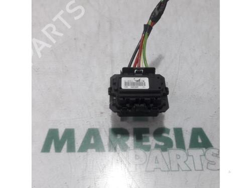 Used Electronic sensor PEUGEOT 208 I (CA_, CC_) 1.0 VTi (68 hp) 31517413