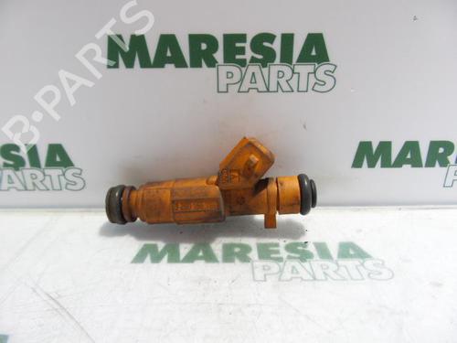 Used Injector ALFA ROMEO 156 (932_) 2.0 16V T.SPARK (932A2) (155 hp) 31493810