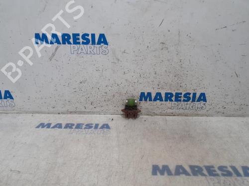 Used Electronic sensor ALFA ROMEO 159 Sportwagon (939_) 2.4 JTDM (939BXD1B, 939BXD12) (200 hp) 31477007