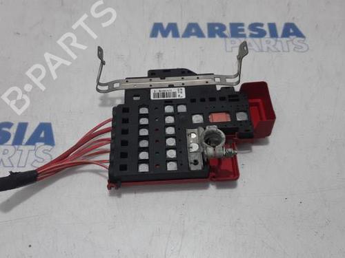 Caixa de fusíveis RENAULT ZOE (BFM_) ZOE (88 hp) 31468639