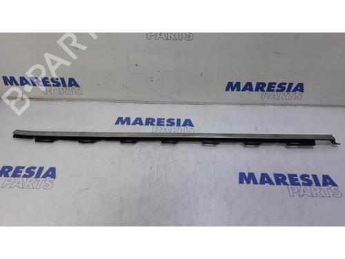 Dørliste PEUGEOT 2008 I (CU_) 1.2 THP 110 / PureTech 110 (110 hp) 31447395