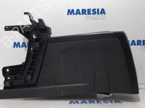 Console centrale PEUGEOT 5008 (0U_, 0E_) 1.6 HDi (110 hp) 31467424