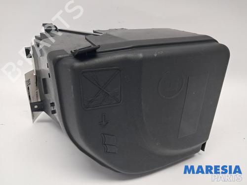 Used Fuse box Fuse box 37524095 37524095