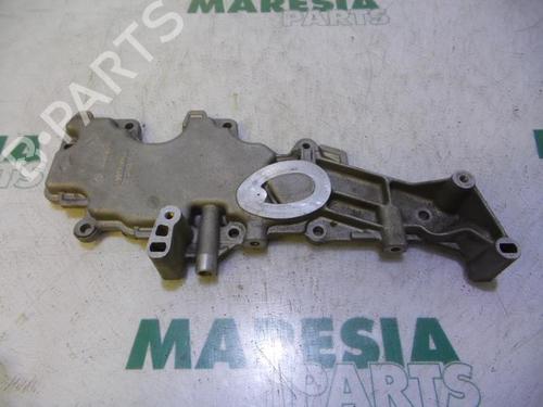 Used Valve cover RENAULT CLIO II (BB_, CB_) 1.4 16V (B/CB0P, BB13) (98 hp) 31438658