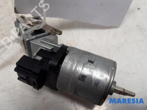 Used Ignition barrel PEUGEOT 3008 I MPV (0U_) 1.6 VTi (120 hp) 31524239