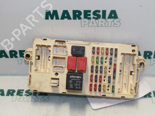 Used Fuse box Fuse box FIAT PUNTO (188_) 1.2 16V 80 (188.233, .235, .253, .255, .333, .353, .639,... (80 hp) 31531240 31531240