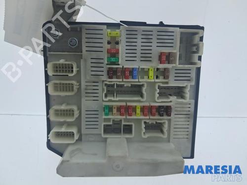 Used Fuse box Fuse box 38758773 38758773