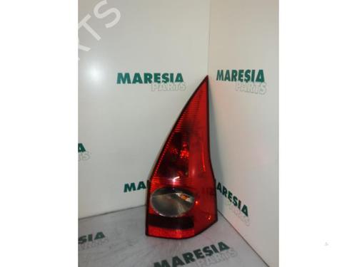 right-taillight-renault-megane-ii-estate-km01_-2003-2004-2005-2006-2007-2008-2009-2010-2011-2012-31429625 main image