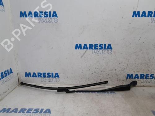 Used Front windshield wiper arm RENAULT TWINGO II (CN0_) 1.2 16V (CN0K, CN0V, CN0A) (76 hp) 31400643