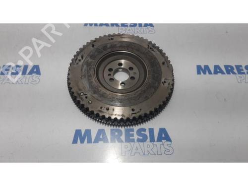 Used Flywheel RENAULT CAPTUR I (J5_, H5_) 0.9 TCe 90 (90 hp) 31469844