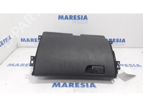 Used Glove box RENAULT MEGANE IV Grandtour (K9A/M/N_) 1.8 Blue dCi 150 (K9A7) (150 hp) 31535599