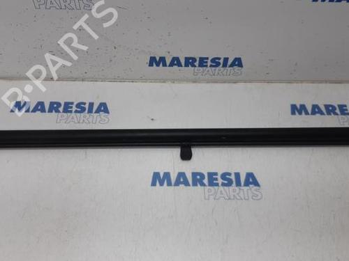 Used Rear parcel shelf PEUGEOT 307 CC (3B) 2.0 16V (140 hp) 31422534