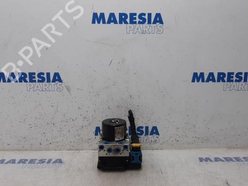 Used ABS pump RENAULT MEGANE III Hatchback (BZ0/1_, B3_) 1.5 dCi (106 hp) 31469918