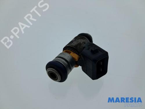 Used Injector FIAT 500 (312_) 1.2 (312AXA1A) (69 hp) 32133051