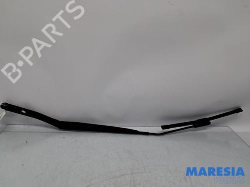 Used Front windshield wiper arm RENAULT CLIO IV Grandtour (KH_) 0.9 TCe 90 (90 hp) 31531394
