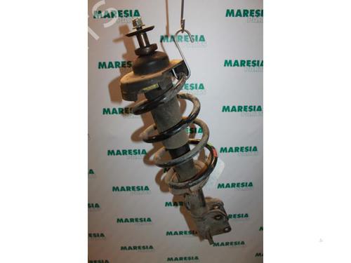 Høyre foran støtdemper OPEL VIVARO A Bus (X83) 1.9 DTI (F7, J7, A07) (101 hp) 31510944