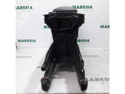 Armrest / Center console PEUGEOT 3008 I MPV (0U_) 1.6 HDi | BP31506111I20