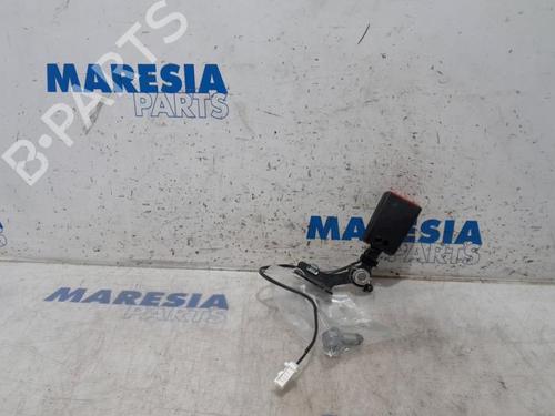 Sikkerhedssele-spænde Sikkerhedssele-spænde PEUGEOT 308 SW II (LC_, LJ_, LR_, LX_, L4_) 1.6 BlueHDi 120 (120 hp) 31441590 31441590
