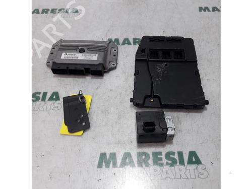 Used Engine control unit (ECU) RENAULT GRAND SCÉNIC II (JM0/1_) 2.0 (135 hp) 31493672