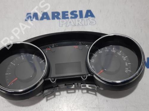 Used Instrument cluster PEUGEOT 5008 (0U_, 0E_) 1.6 16V (156 hp) 31517111