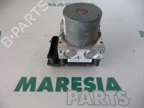 Used ABS pump RENAULT GRAND SCÉNIC II (JM0/1_) 2.0 (135 hp) 31425848