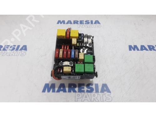 Used Fuse box PEUGEOT 308 SW II (LC_, LJ_, LR_, LX_, L4_) 1.6 BlueHDi 120 (120 hp) 31497297