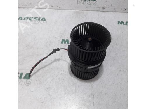 Used Heater blower motor Heater blower motor RENAULT MEGANE III Grandtour (KZ0/1) 1.5 dCi (KZ09, KZ0D, KZ1G, KZ29, KZ14, KZ1W, KZ10, KZ1F,... (110 hp) 31469644 31469644
