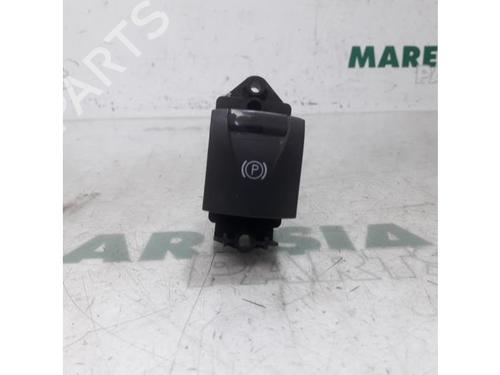 Used Switch RENAULT MEGANE III Grandtour (KZ0/1) 1.5 dCi (KZ09, KZ0D, KZ1G, KZ29, KZ14, KZ1W, KZ10, KZ1F,... (110 hp) 31532470