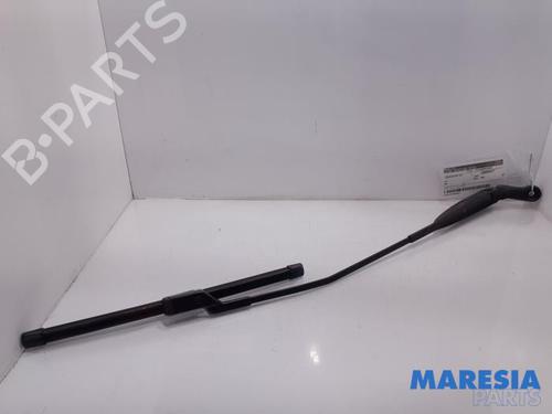 Used Front windshield wiper arm FIAT 500 (312_) 1.2 (312AXA1A) (69 hp) 31397301