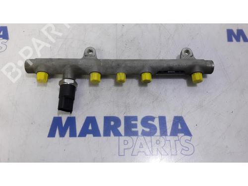 Used Injection rail RENAULT SCÉNIC I MPV (JA0/1_, FA0_) 1.9 dCi RX4 (102 hp) 31523164