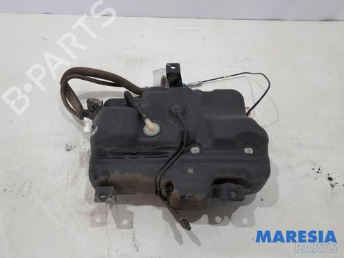 AdBlue-tank RENAULT TRAFIC III Van (FG_) 1.6 dCi 95 (FGMJ, FGMR) (95 hp) 31396933