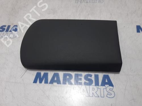 Used Armrest / Center console PEUGEOT 3008 I MPV (0U_) 1.6 VTi (120 hp) 31484335