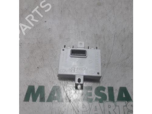 Used Electronic module RENAULT SCÉNIC II (JM0/1_) 1.6 16V (JM1R) (112 hp) 31453766