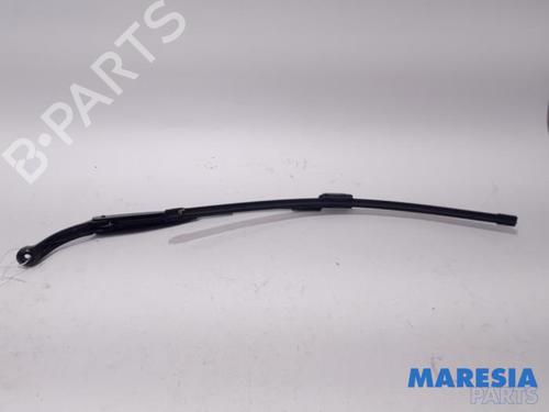 Used Front windshield wiper arm FIAT PANDA (312_, 319_) 0.9 (312PXH1A) (65 hp) 31479714