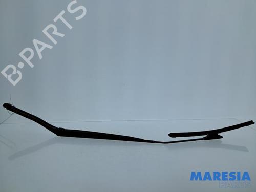 Used Front windshield wiper arm Front windshield wiper arm 36881994 36881994
