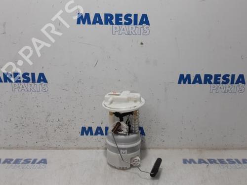 Used Fuel pump RENAULT CAPTUR I (J5_, H5_) 1.2 TCe 120 (120 hp) 31505699