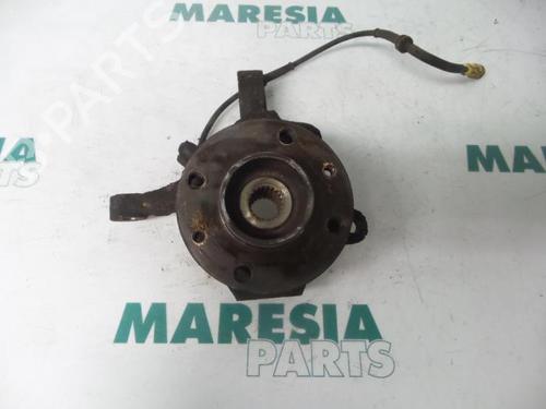 right-front-steering-knuckle-renault-clio-ii-bb_-cb_-1998-1999-2000-2001-2002-2003-2004-2005-2006-2007-2008-2009-2010-2011-2012-2013-2014-2015-2016-31454473 main image