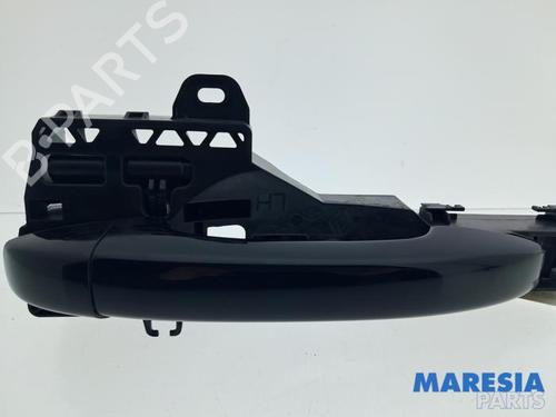 Used Front left exterior door handle Front left exterior door handle RENAULT CAPTUR II (HF_) TCe 160 (HFN1) (158 hp) 39932903 39932903