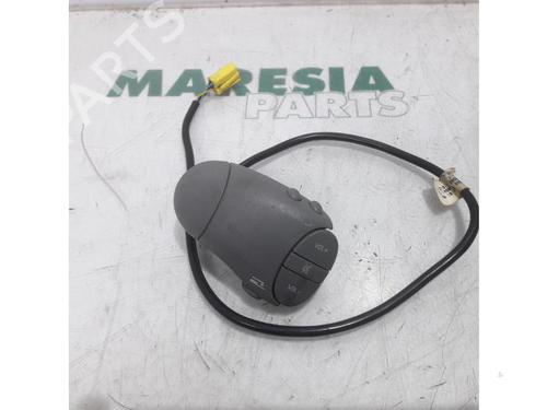 switch-renault-twingo-i-c06_-1993-1994-1995-1996-1997-1998-1999-2000-2001-2002-2003-2004-2005-2006-2007-2008-2009-2010-2011-2012-31428659 main image