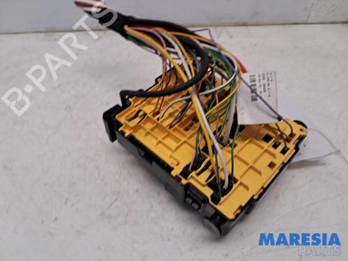 Fuse box PEUGEOT 308 SW II (LC_, LJ_, LR_, LX_, L4_) 1.2 THP 110 | BP31433465E1