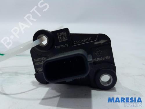 Used Mass air flow sensor RENAULT TRAFIC III Van (FG_) 1.6 dCi 90 (FGME) (90 hp) 31511557