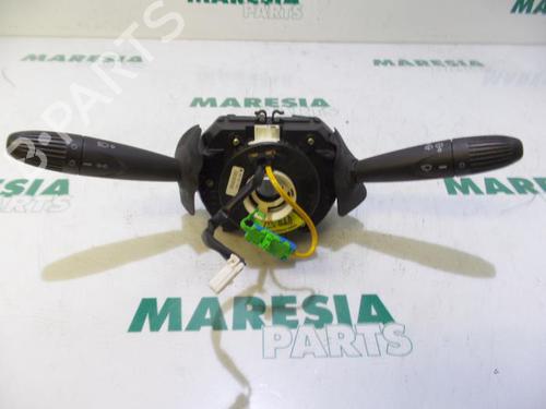 switch-fiat-punto-188_-1999-2000-2001-2002-2003-2004-2005-2006-2007-2008-2009-2010-2011-2012-31496788 main image