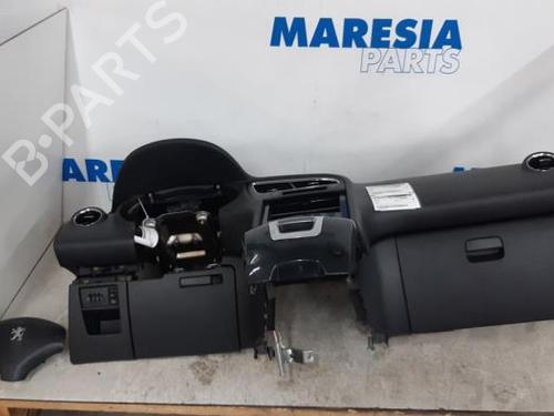 Used Driver airbag PEUGEOT 5008 (0U_, 0E_) 1.6 HDi (110 hp) 31466123