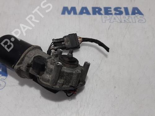Used Front wiper motor RENAULT TRAFIC II Van (FL) 2.0 dCi 90 (FL0H, FL00, FL01, FL0M, FL0P, FL0S) (90 hp) 31444790